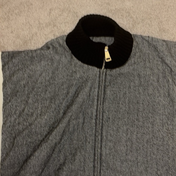 Suzy sheir Plaid wool blend Poncho with zipper - Picture 4 of 14